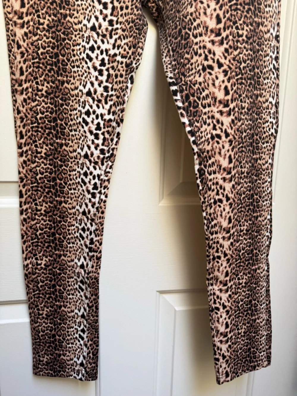 Y Jessi New York Leopard Animal Print Tan Black White Pant Legging size jr Large